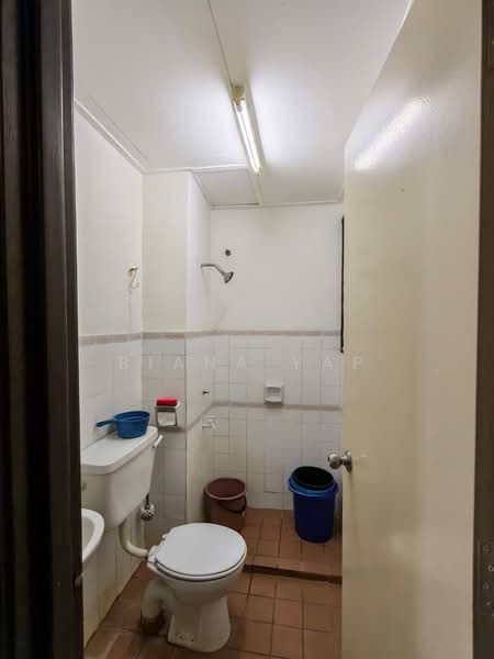 Rumah Teres untuk Dijual di Bandar Kinrara Seksyen 5 (Bandar Kinrara) - Biana Yap - Bathroom - PropertyGuru.com.my