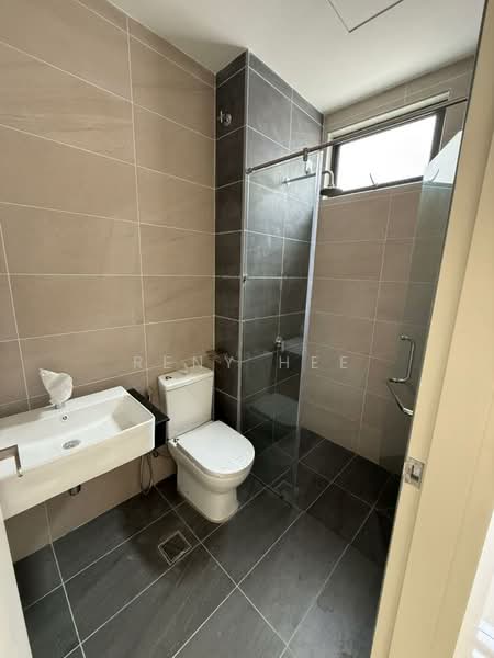 Rumah Berkembar untuk Dijual di Taman Sutera Utama (Skudai) - Reny Hee - Bathroom - PropertyGuru.com.my