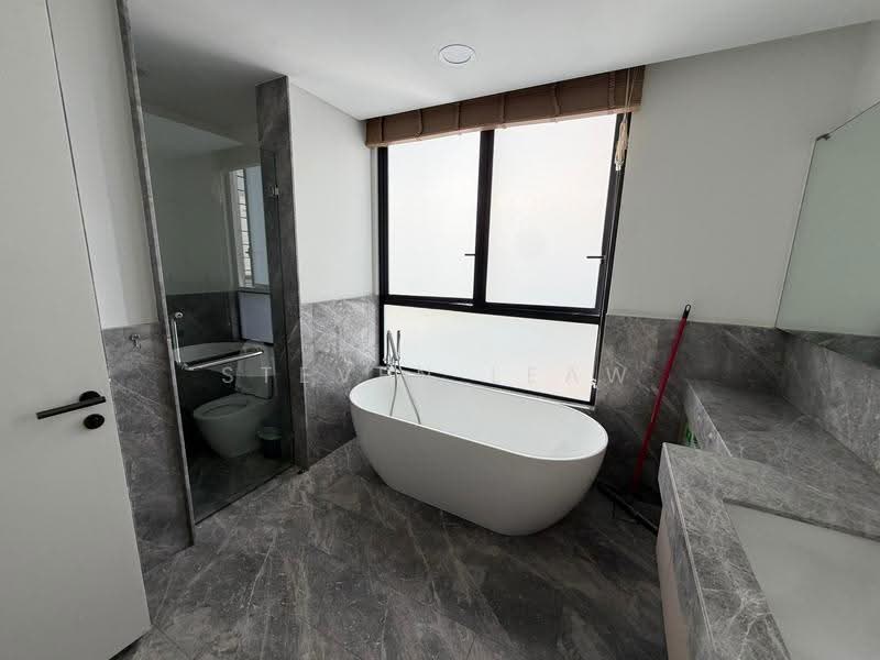 Kondominium untuk Dijual di Residensi Ampang Tengah 6 (AT 6) - Steven Leaw - Master Bathroom - PropertyGuru.com.my