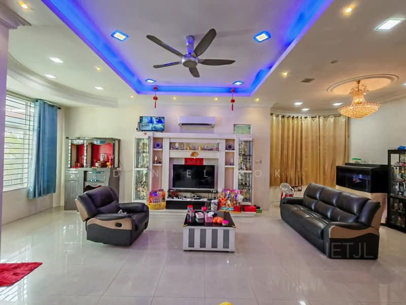 Rumah Berkembar untuk Dijual di Kampung Batu Belah (Klang) - Daniel Kok - Living Room - PropertyGuru.com.my