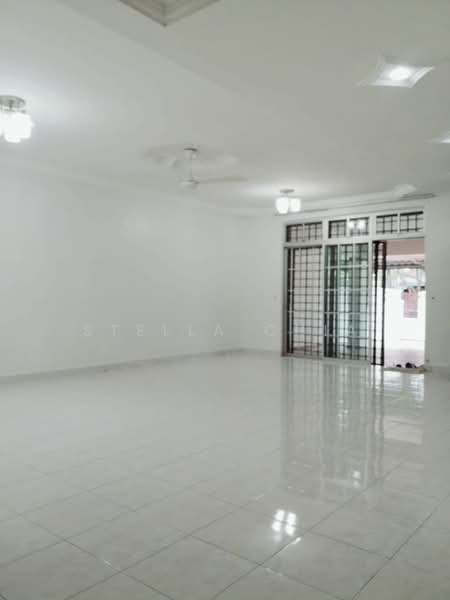 Rumah Teres 2-Tingkat untuk Dijual di Taman Desa Tebrau (Tebrau) - Stella Chia - Living Room - PropertyGuru.com.my