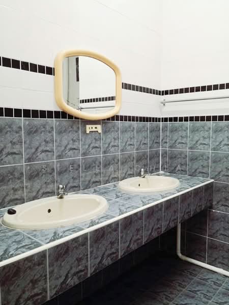 Rumah Teres 2-Tingkat untuk Dijual di Taman Desa Tebrau (Tebrau) - Stella Chia - Bathroom - PropertyGuru.com.my