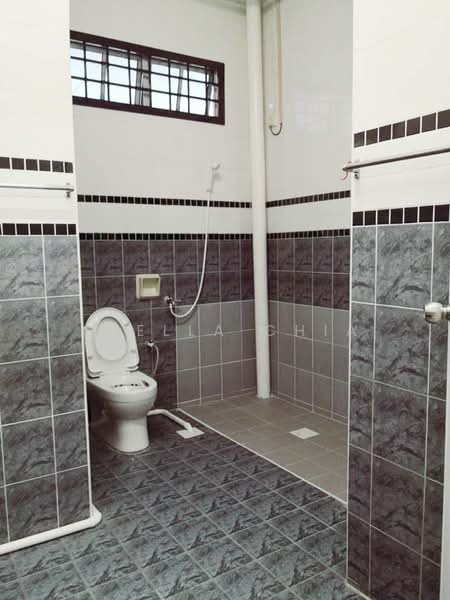 Rumah Teres 2-Tingkat untuk Dijual di Taman Desa Tebrau (Tebrau) - Stella Chia - Bathroom - PropertyGuru.com.my
