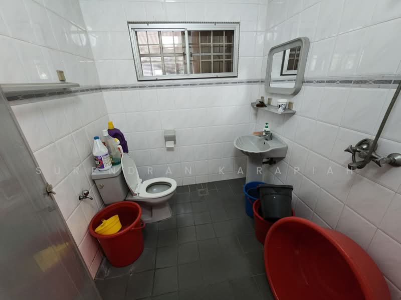 Bungalow House untuk Dijual di Taman Gembira (Klang) - Surendran Karapiah - Bathroom - PropertyGuru.com.my
