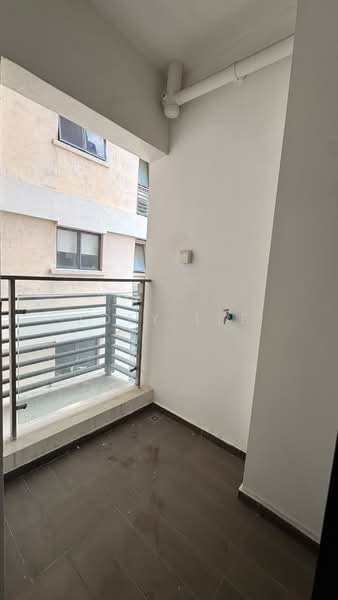 Kondominium untuk Dijual di Amberside @ Country Garden Danga Bay - Zoey Lee - Balcony - PropertyGuru.com.my
