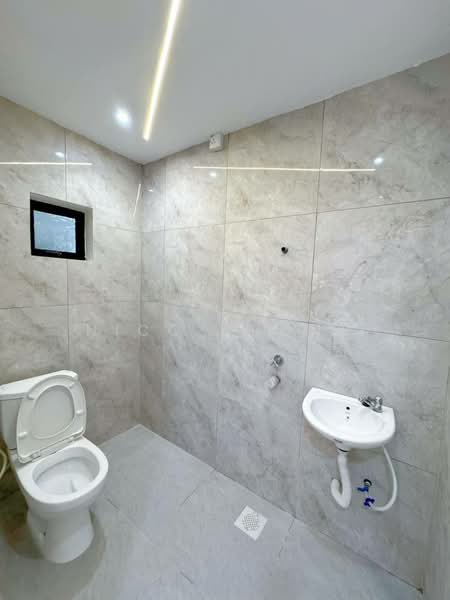 Rumah Teres 1-Tingkat untuk Dijual di Taman Puteri Wangsa (Ulu Tiram) - Nico Chong - Bathroom - PropertyGuru.com.my