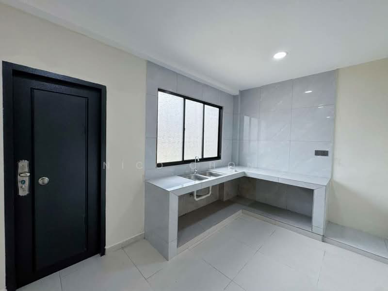 Rumah Teres 1-Tingkat untuk Dijual di Taman Puteri Wangsa (Ulu Tiram) - Nico Chong - Kitchen - PropertyGuru.com.my