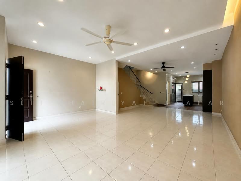 2-storey Terraced House for Sale in Setia Indah 12 (Setia Alam) - SITI KHAIRIYAH JAAFAR - Living Room - PropertyGuru.com.my