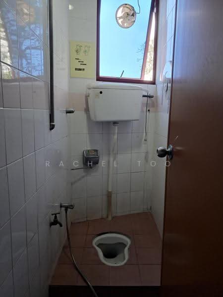 Factory for Rent in Temasya Glenmarie (Glenmarie) - Rachel Too - Bathroom - PropertyGuru.com.my
