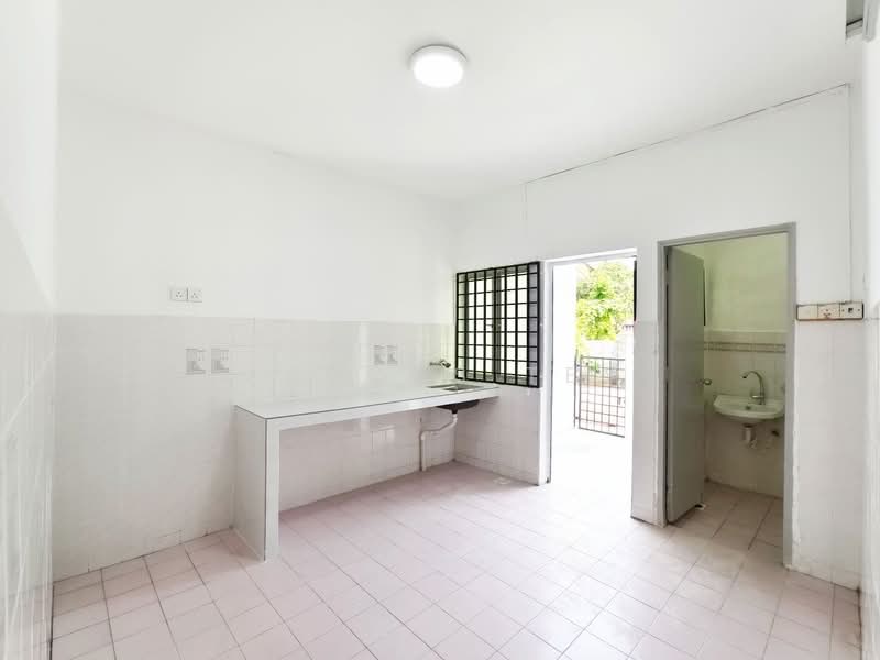 2-storey Terraced House for Sale in Bandar Selesa Jaya (Skudai) - Marcus Tey - Kitchen - PropertyGuru.com.my