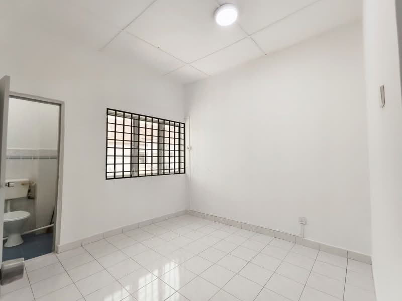 2-storey Terraced House for Sale in Bandar Selesa Jaya (Skudai) - Marcus Tey - Bathroom - PropertyGuru.com.my