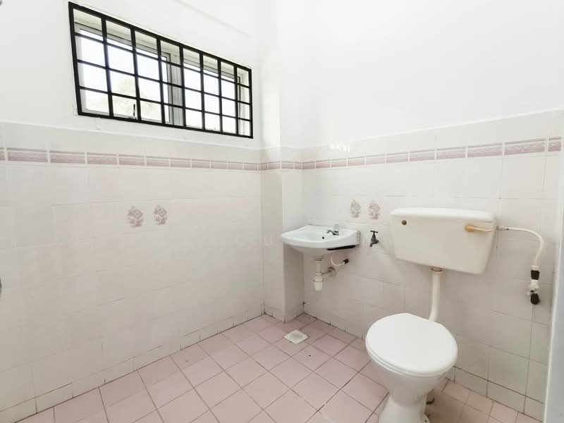 2-storey Terraced House for Sale in Bandar Selesa Jaya (Skudai) - Marcus Tey - Bathroom - PropertyGuru.com.my