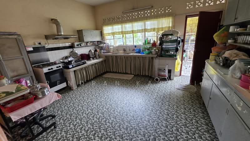 Bungalow House untuk Dijual di Seksyen 11 (Petaling Jaya) - Surendran Karapiah - Kitchen - PropertyGuru.com.my