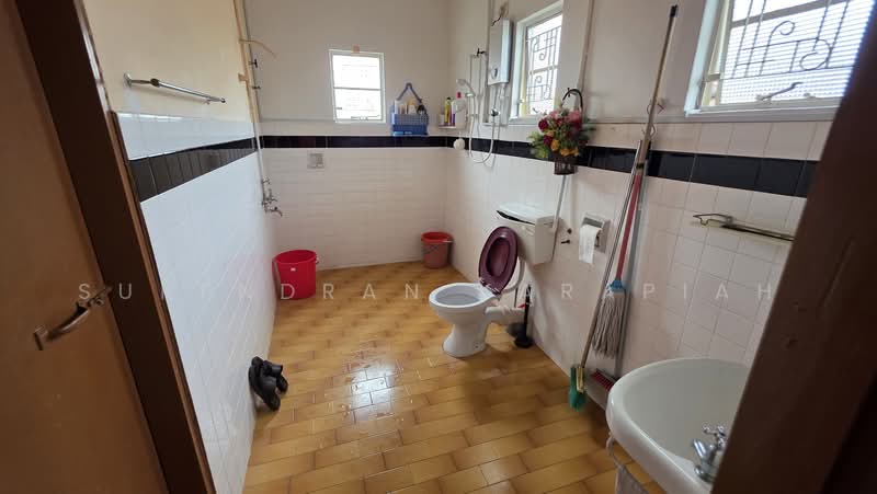 Bungalow House untuk Dijual di Seksyen 11 (Petaling Jaya) - Surendran Karapiah - Bathroom - PropertyGuru.com.my