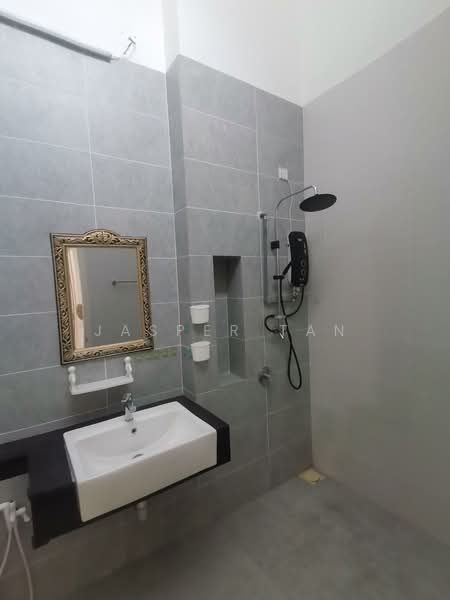 Rumah Teres 2-Tingkat untuk Disewa di Semenyih (Selangor) - Jasper Tan - Bathroom - PropertyGuru.com.my