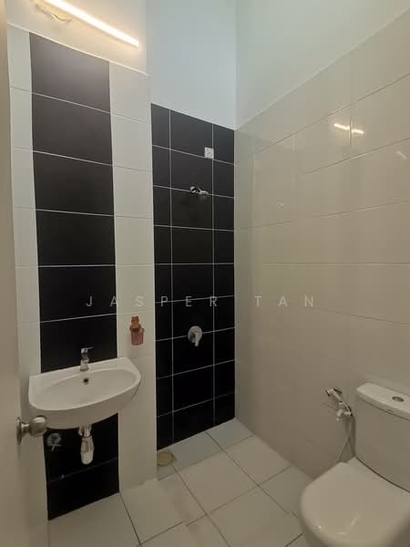 Rumah Teres 2-Tingkat untuk Disewa di Semenyih (Selangor) - Jasper Tan - Bathroom - PropertyGuru.com.my