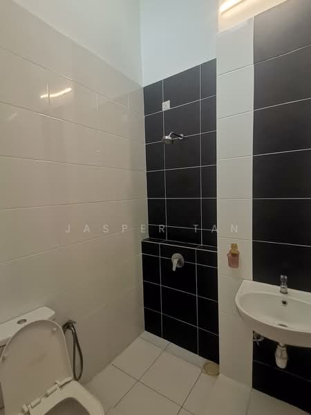 Rumah Teres 2-Tingkat untuk Disewa di Semenyih (Selangor) - Jasper Tan - Bathroom - PropertyGuru.com.my