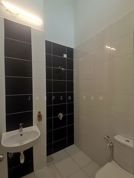 Rumah Teres 2-Tingkat untuk Disewa di Semenyih (Selangor) - Jasper Tan - Bathroom - PropertyGuru.com.my