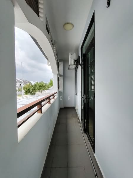 Rumah Teres 2-Tingkat untuk Disewa di Semenyih (Selangor) - Jasper Tan - Balcony - PropertyGuru.com.my