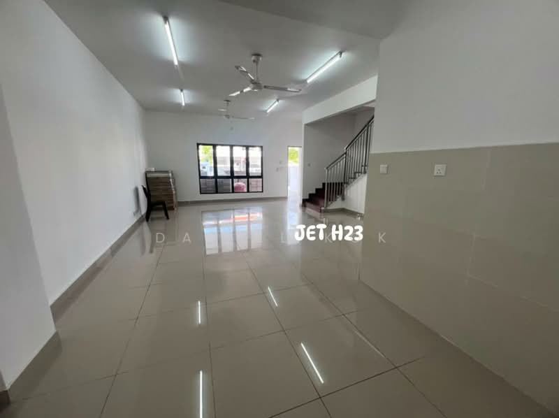 2-storey Terraced House for Sale in Setia Utama (Setia Alam) - Daniel Kok - Living Room - PropertyGuru.com.my
