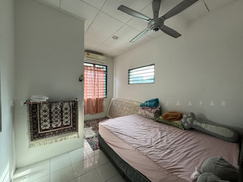 Rumah Teres 2-Tingkat untuk Dijual di Setia Impian (Setia Alam) - SITI KHAIRIYAH JAAFAR - Bedroom - PropertyGuru.com.my