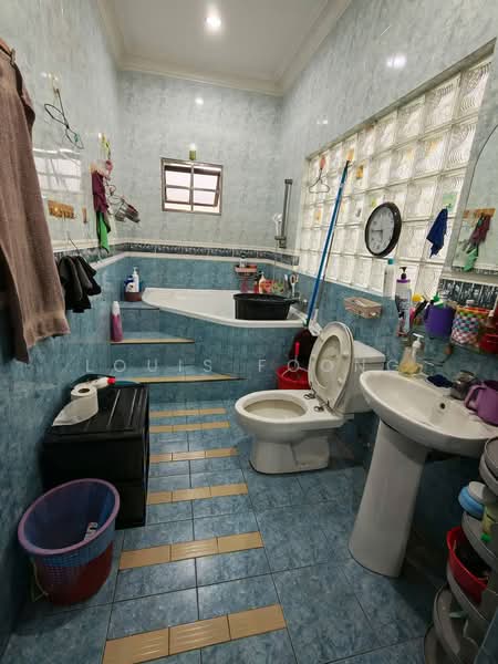 Bungalow House untuk Dijual di Taman Cuepacs (Kepong) - Louis Foong - Bathroom - PropertyGuru.com.my