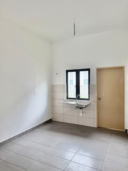 Rumah Teres 2-Tingkat untuk Disewa di Taman Bunga Raya (Klang) - Jennifer Lai - Kitchen - PropertyGuru.com.my