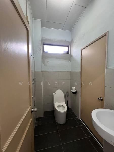 2-storey Terraced House for Sale in Taman Puteri Wangsa (Ulu Tiram) - Wallace Ang - Bathroom - PropertyGuru.com.my