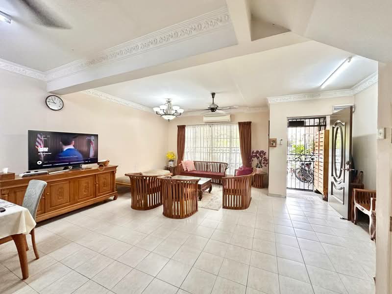 Terraced House for Sale in Taman Sutera (Kajang) - Sofea Md Saad - Living Room - PropertyGuru.com.my