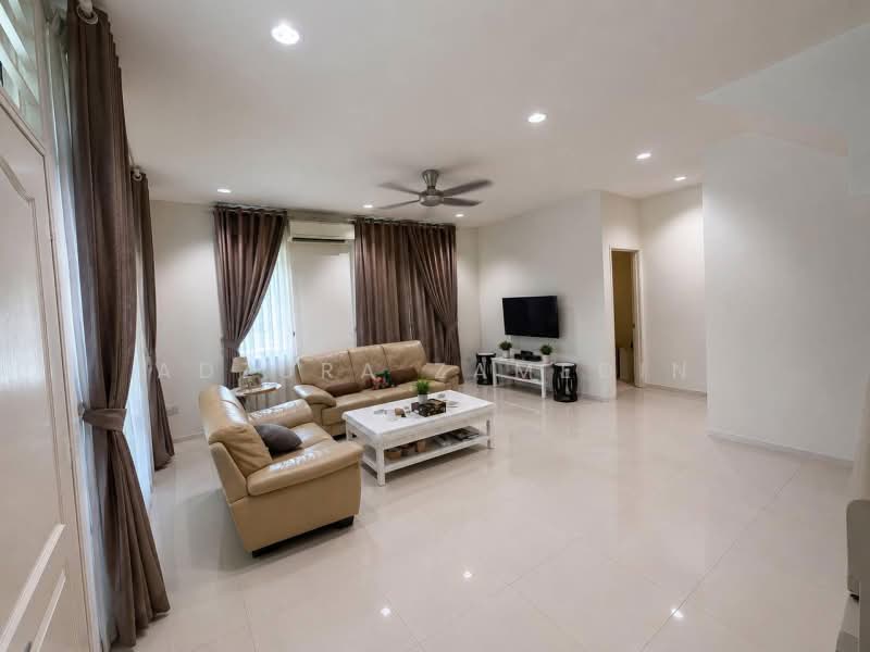 Semi-Detached House for Sale in Bandar Saujana Putra (Tanjong Duabelas) - Adzura Zamedin - Living Room - PropertyGuru.com.my