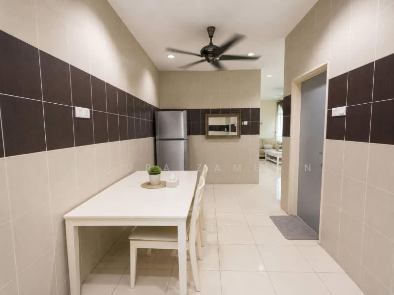 Semi-Detached House for Sale in Bandar Saujana Putra (Tanjong Duabelas) - Adzura Zamedin - Kitchen - PropertyGuru.com.my