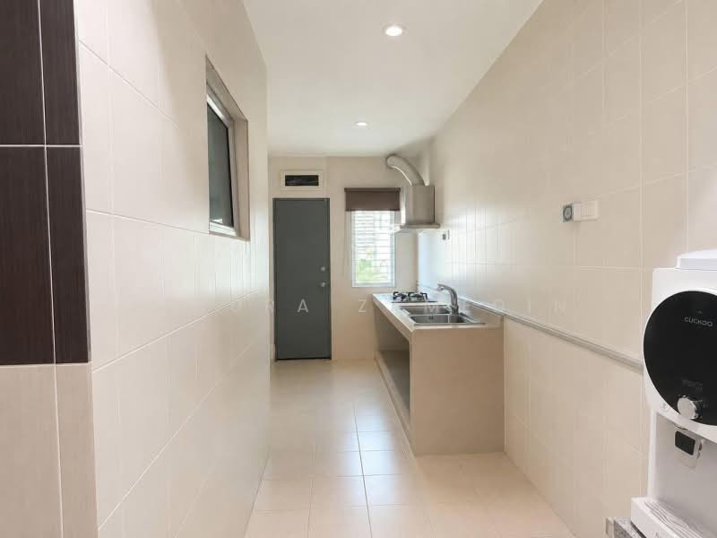 Semi-Detached House for Sale in Bandar Saujana Putra (Tanjong Duabelas) - Adzura Zamedin - Kitchen - PropertyGuru.com.my