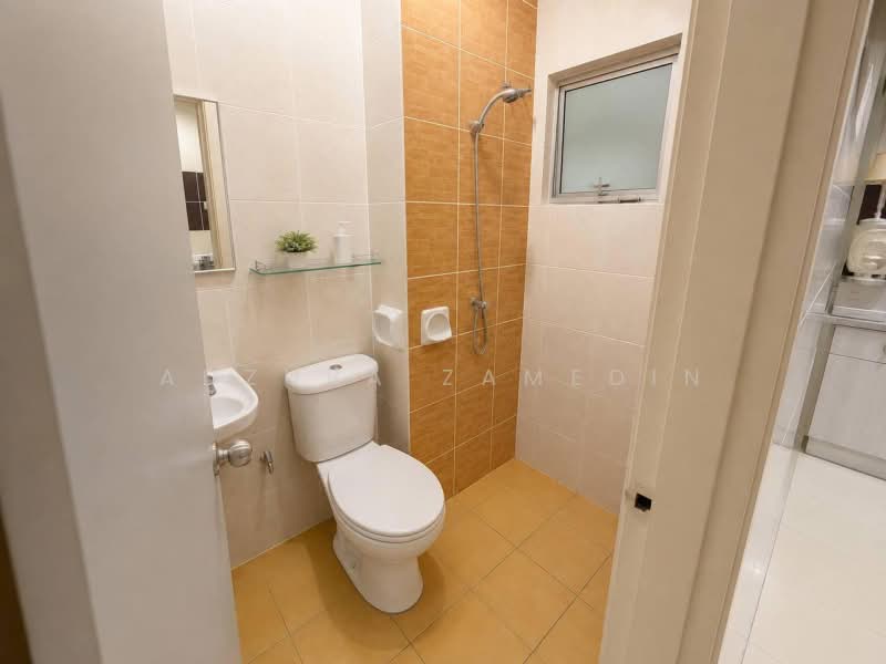 Semi-Detached House for Sale in Bandar Saujana Putra (Tanjong Duabelas) - Adzura Zamedin - Bathroom - PropertyGuru.com.my