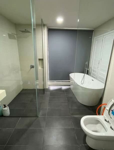 Kediaman Servis untuk Dijual di Southkey Mosaic - Gabriel Ong - Bathroom - PropertyGuru.com.my
