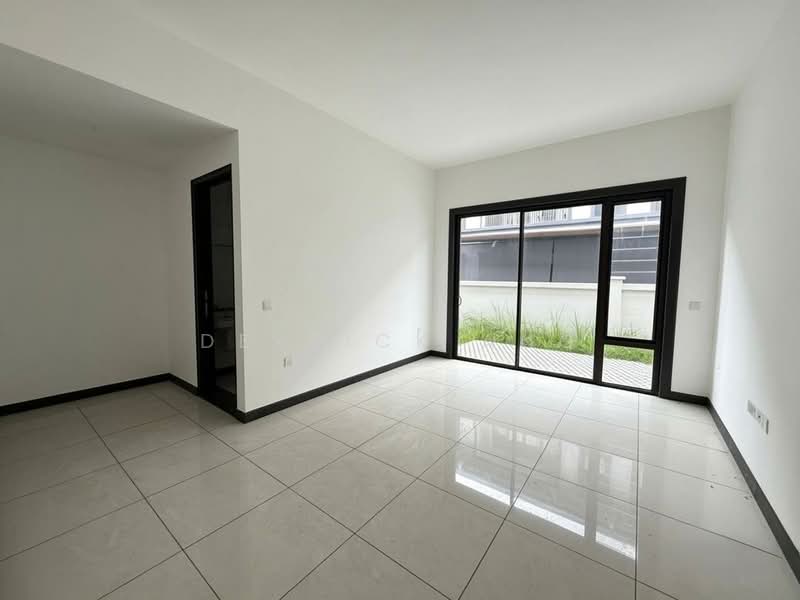 Rumah Berkembar untuk Dijual di Elmina (Shah Alam) - Derrick Ang - Living Room - PropertyGuru.com.my