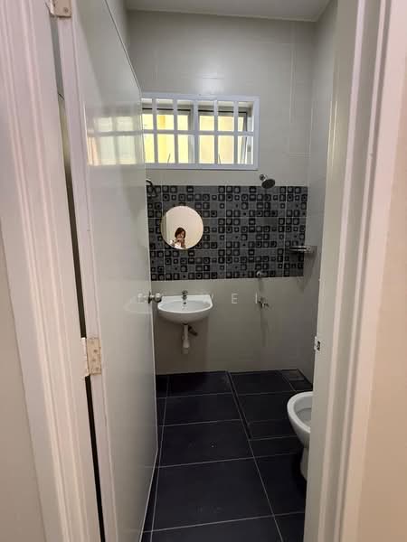 Rumah Kluster untuk Disewa di Taman Gaya (Ulu Tiram) - Li Wei - Bathroom - PropertyGuru.com.my