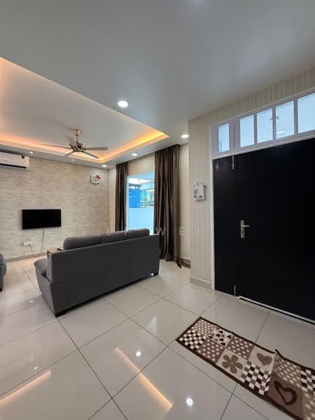 Rumah Kluster untuk Disewa di Taman Gaya (Ulu Tiram) - Li Wei - Living Room - PropertyGuru.com.my