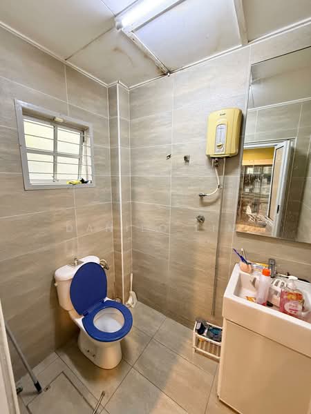 Rumah Berkembar untuk Dijual di Bandar Tun Hussein Onn (Cheras) - Danilo Lim - Bathroom - PropertyGuru.com.my