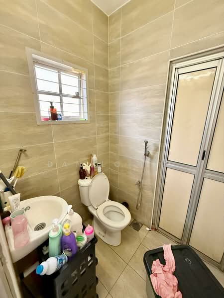Rumah Berkembar untuk Dijual di Bandar Tun Hussein Onn (Cheras) - Danilo Lim - Bathroom - PropertyGuru.com.my