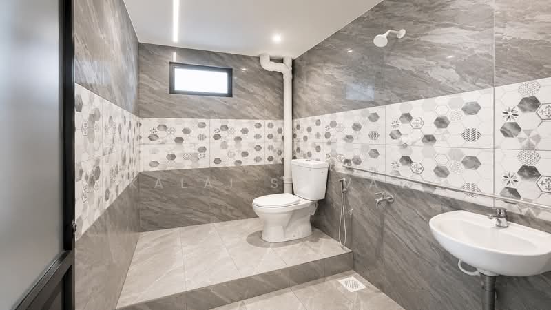 Flat for Sale at Bandar Selesa Jaya - Kalai Selvan - Bathroom - PropertyGuru.com.my