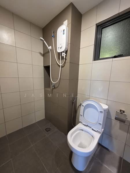 Service Residence for Sale at D'Quince Residences - Jasmine Lee - Bathroom - PropertyGuru.com.my