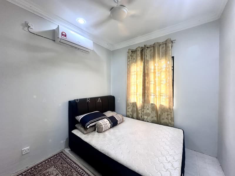Semi-Detached House for Sale in Bandar Bukit Mahkota (Bangi) - Adzura Zamedin - Bedroom - PropertyGuru.com.my