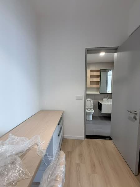 Service Residence for Sale at The Meg Serviced Residence - Natalie Lim - Bathroom - PropertyGuru.com.my