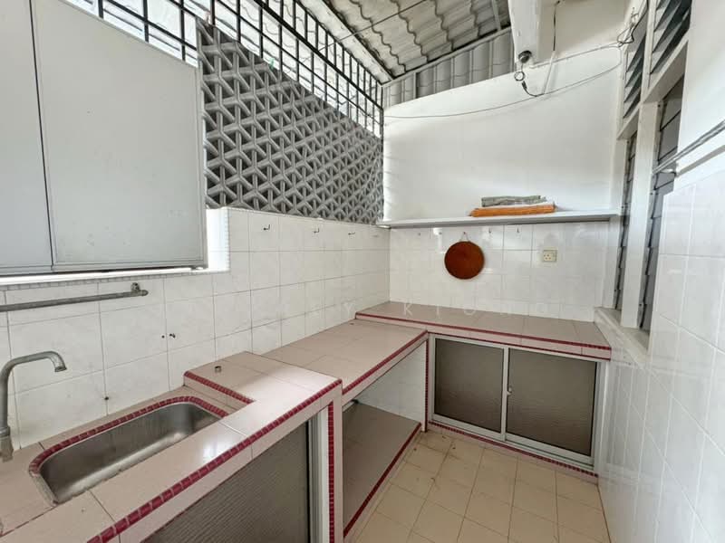 Rumah Teres 2-Tingkat untuk Dijual di Taman Johor Jaya (Johor Bahru) - Jeffrey Kiong - Kitchen - PropertyGuru.com.my