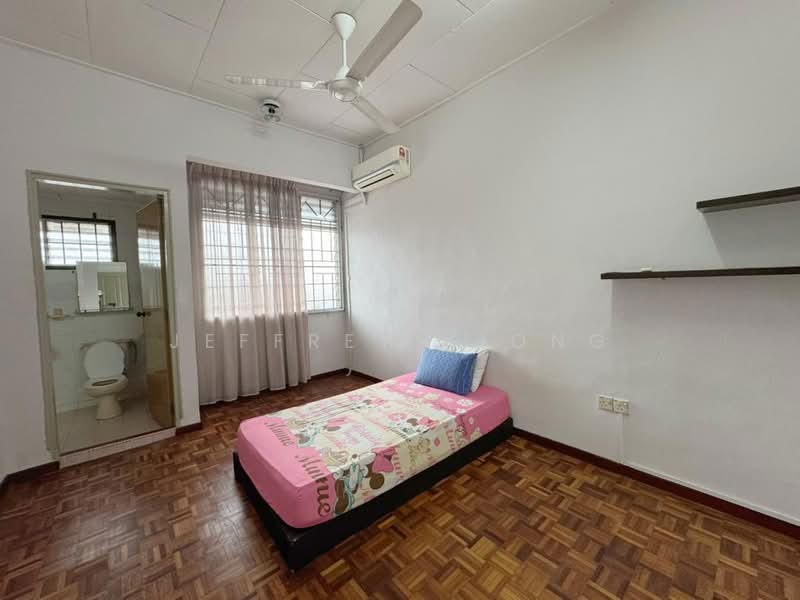 Rumah Teres 2-Tingkat untuk Dijual di Taman Johor Jaya (Johor Bahru) - Jeffrey Kiong - Bedroom - PropertyGuru.com.my