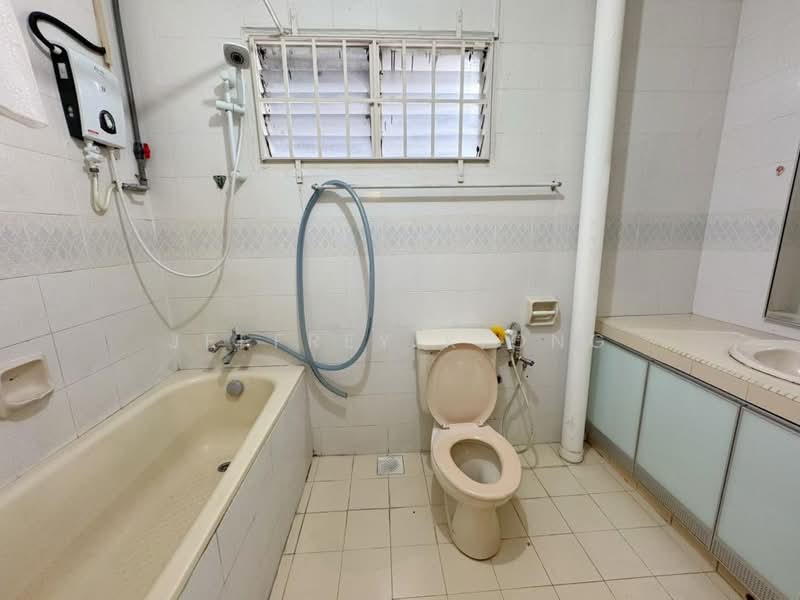 Rumah Teres 2-Tingkat untuk Dijual di Taman Johor Jaya (Johor Bahru) - Jeffrey Kiong - Bathroom - PropertyGuru.com.my