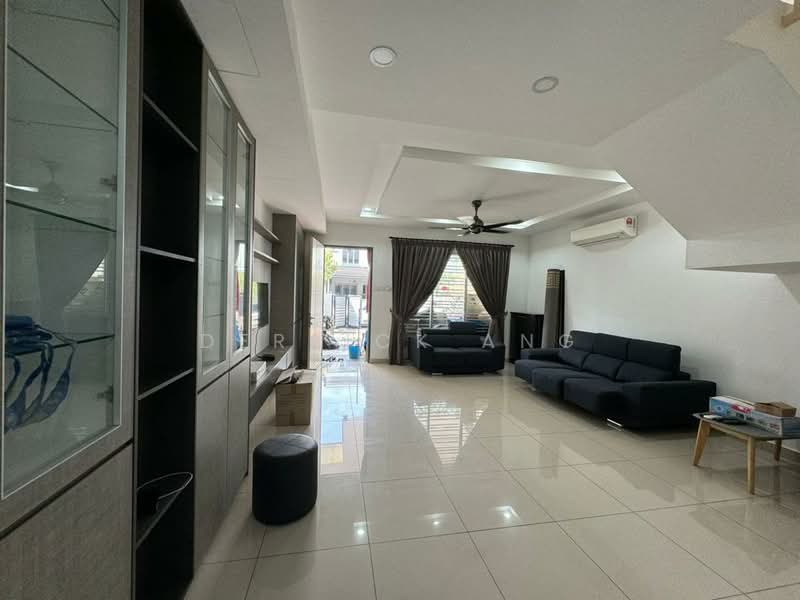 Rumah Teres 2-Tingkat untuk Dijual di Bandar Tasik Puteri (Rawang) - Derrick Ang - Living Room - PropertyGuru.com.my
