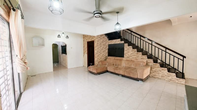 Rumah Teres 2-Tingkat untuk Dijual di Bandar Saujana Putra (Tanjong Duabelas) - Nik Hazizullah - PropertyGuru.com.my