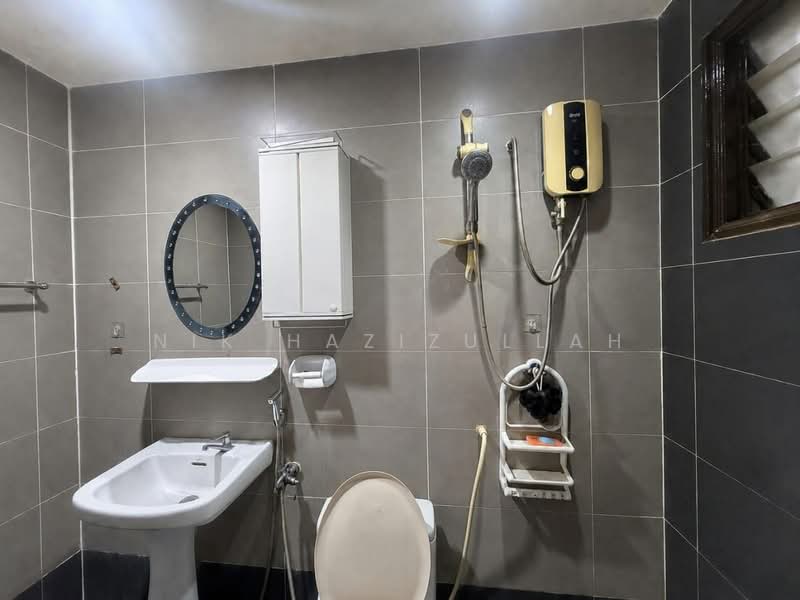 Rumah Teres 2-Tingkat untuk Dijual di Bandar Saujana Putra (Tanjong Duabelas) - Nik Hazizullah - PropertyGuru.com.my