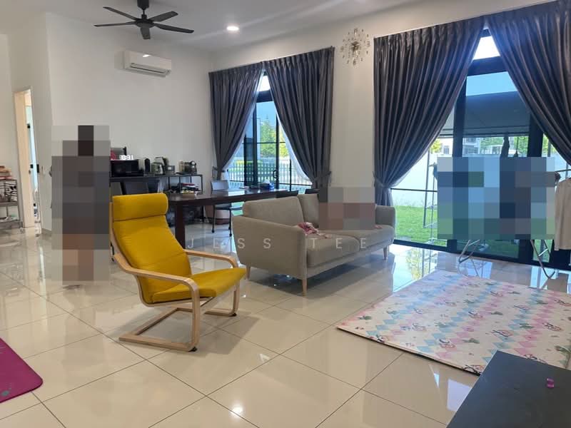 Rumah Berkembar untuk Dijual di Setia Alam (Selangor) - Jess Tee - Living Room - PropertyGuru.com.my